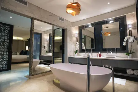 Dubai Villas with Pool Luxury